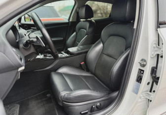 Подержанный автомобиль Kia Stinger 2018 года (9 фото)