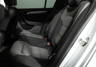 Подержанный автомобиль Volkswagen Passat Sedan 2012 года (10 фото)