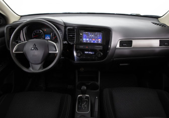 Подержанный автомобиль Mitsubishi Outlander 2016 года (9 фото)
