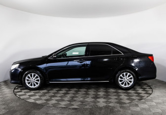 Подержанный автомобиль Toyota Camry Sedan 2013 года (8 фото)