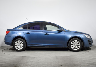 Подержанный автомобиль Chevrolet Cruze Sedan 2014 года (4 фото)