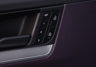 Подержанный автомобиль Porsche Cayenne 2023 года (28 фото)