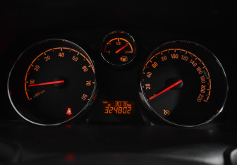 Подержанный автомобиль Opel Antara 2013 года (19 фото)