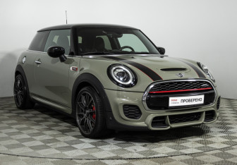 Подержанный автомобиль MINI Hatch 2019 года (3 фото)