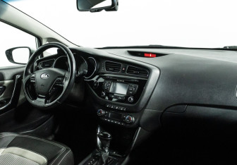 Подержанный автомобиль Kia Ceed Wagon 2015 года (9 фото)