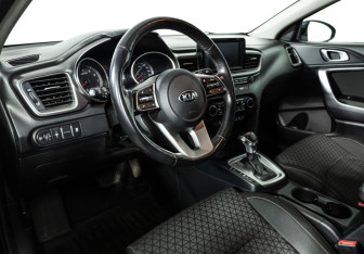 Подержанный автомобиль Kia Ceed Hatchback 2019 года (11 фото)