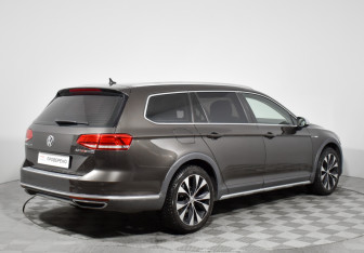 Подержанный автомобиль Volkswagen Passat Wagon 2017 года (5 фото)