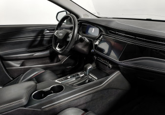 Подержанный автомобиль Omoda S5 2023 года (13 фото)