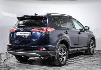 Подержанный автомобиль Toyota RAV4 2018 года (5 фото)