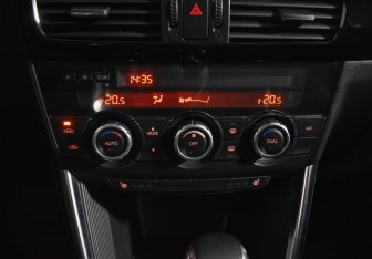 Подержанный автомобиль Mazda CX-5 2014 года (15 фото)