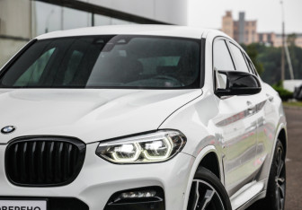 Подержанный автомобиль BMW X4 2020 года (2 фото)