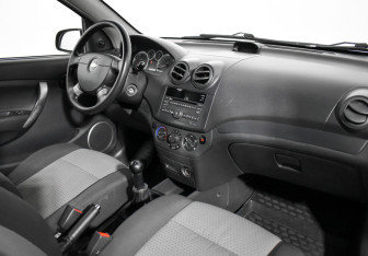 Подержанный автомобиль Chevrolet Aveo Hatchback 2010 года (12 фото)