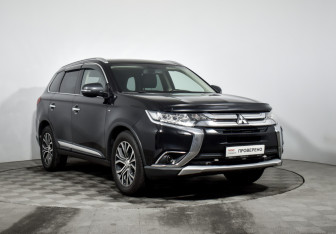 Подержанный автомобиль Mitsubishi Outlander 2015 года (3 фото)