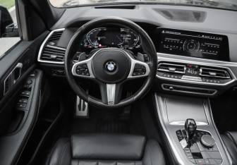 Подержанный автомобиль BMW X5 2020 года (15 фото)