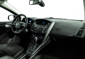 Подержанный автомобиль Ford Focus Hatchback 2017 года (9 фото)