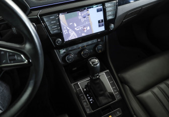 Подержанный автомобиль Skoda Superb Liftback 2016 года (18 фото)