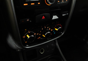 Подержанный автомобиль Renault Duster 2013 года (16 фото)