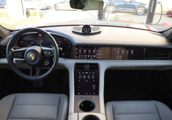 Подержанный автомобиль Porsche Taycan 2021 года (13 фото)