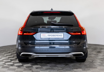Подержанный автомобиль Volvo V90 Cross Country 2019 года (6 фото)