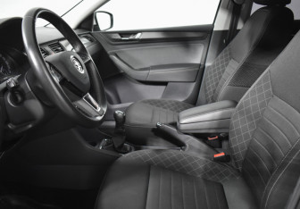 Подержанный автомобиль Skoda Rapid Liftback 2019 года (10 фото)