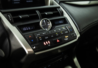 Подержанный автомобиль Lexus NX 2016 года (15 фото)