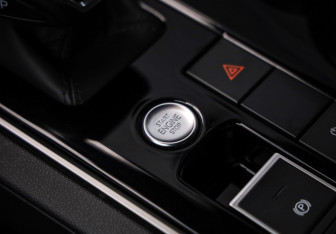 Подержанный автомобиль Volkswagen Touareg 2020 года (17 фото)