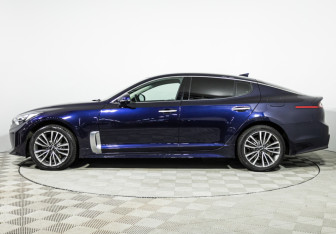 Подержанный автомобиль Kia Stinger 2019 года (8 фото)