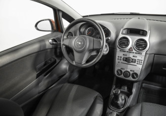 Подержанный автомобиль Opel Corsa 2013 года (9 фото)