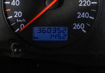 Подержанный автомобиль Volkswagen Passat Sedan 1998 года (14 фото)