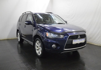 Подержанный автомобиль Mitsubishi Outlander 2012 года (3 фото)