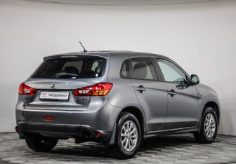 Подержанный автомобиль Mitsubishi ASX 2013 года (5 фото)