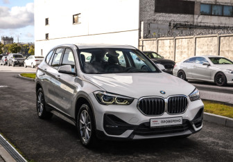 Подержанный автомобиль BMW X1 2021 года (5 фото)