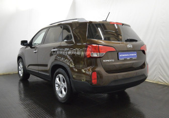 Подержанный автомобиль Kia Sorento 2017 года (7 фото)