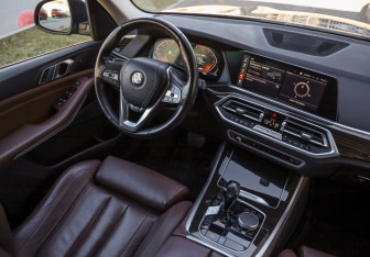 Подержанный автомобиль BMW X5 2021 года (9 фото)