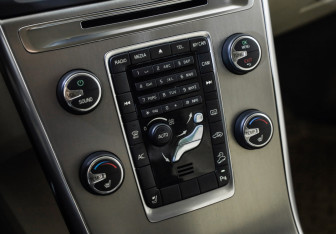 Подержанный автомобиль Volvo XC60 2012 года (16 фото)