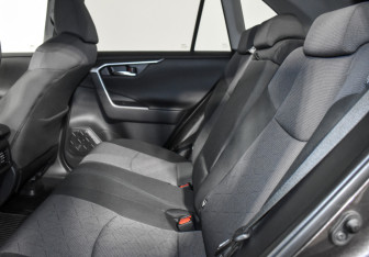 Подержанный автомобиль Toyota RAV4 2019 года (12 фото)