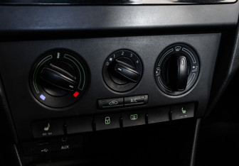 Подержанный автомобиль Skoda Rapid Liftback 2016 года (13 фото)