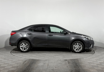 Подержанный автомобиль Toyota Corolla Sedan 2015 года (4 фото)