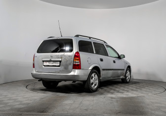 Подержанный автомобиль Opel Astra Sedan 2002 года (5 фото)