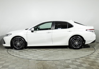 Подержанный автомобиль Toyota Camry Sedan 2018 года (8 фото)