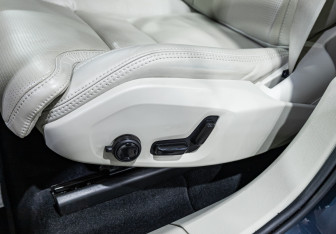 Подержанный автомобиль Volvo XC60 2019 года (28 фото)