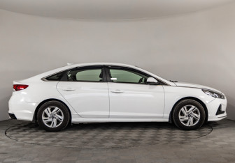 Подержанный автомобиль Hyundai Sonata 2019 года (4 фото)
