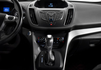 Подержанный автомобиль Ford Kuga 2014 года (13 фото)