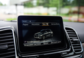 Подержанный автомобиль Mercedes-Benz GLE 2016 года (17 фото)
