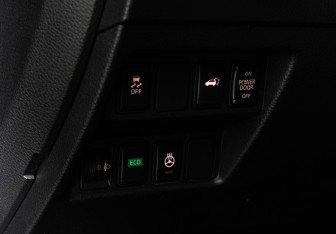 Подержанный автомобиль Nissan X-Trail 2018 года (17 фото)