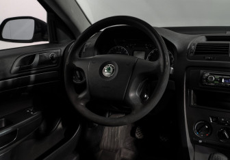 Подержанный автомобиль Skoda Octavia Liftback 2008 года (15 фото)