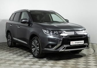 Подержанный автомобиль Mitsubishi Outlander 2020 года (3 фото)