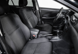 Подержанный автомобиль Toyota Corolla Sedan 2006 года (19 фото)