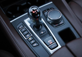 Подержанный автомобиль BMW X5 M 2015 года (19 фото)