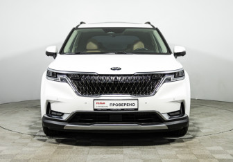 Подержанный автомобиль Kia Carnival 2021 года (2 фото)
